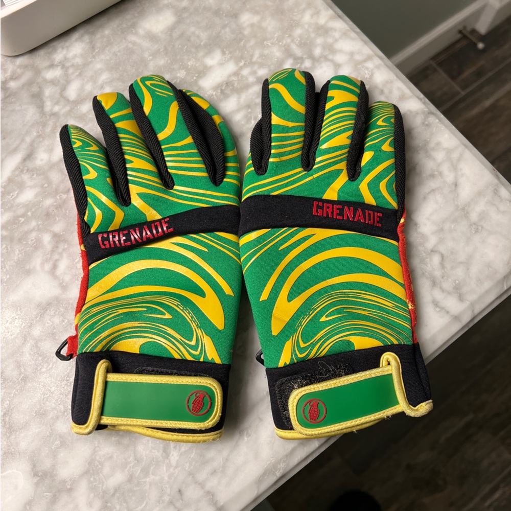 Grenade Rasta gloves